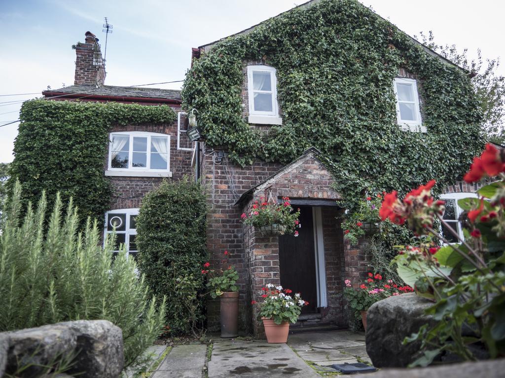 Ash Farm Country House Little Bollington Exterior photo